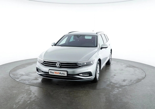 Volkswagen Passat cena 93800 przebieg: 135508, rok produkcji 2019 z Rybnik małe 781